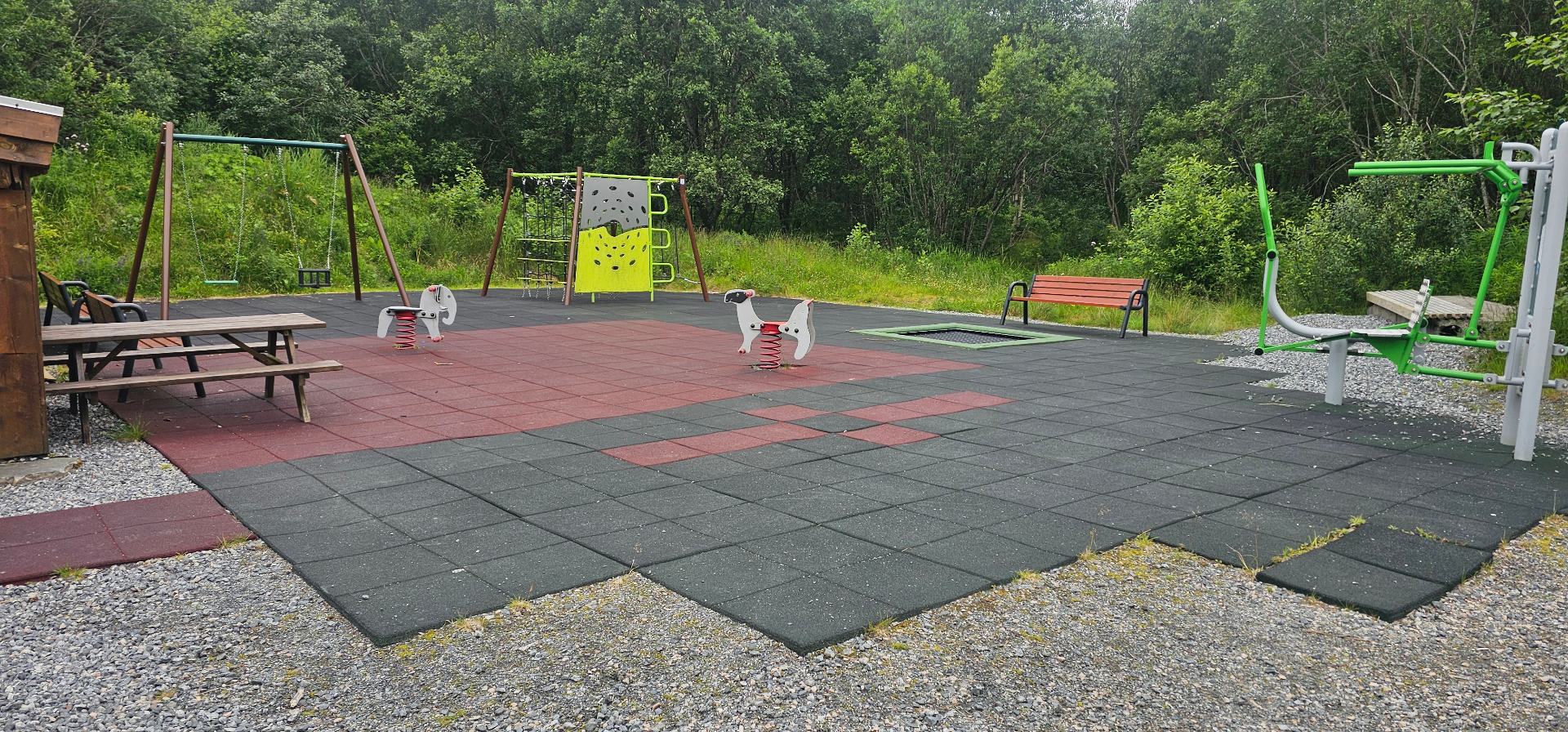 Playground with swings and equipment along Rotarystien