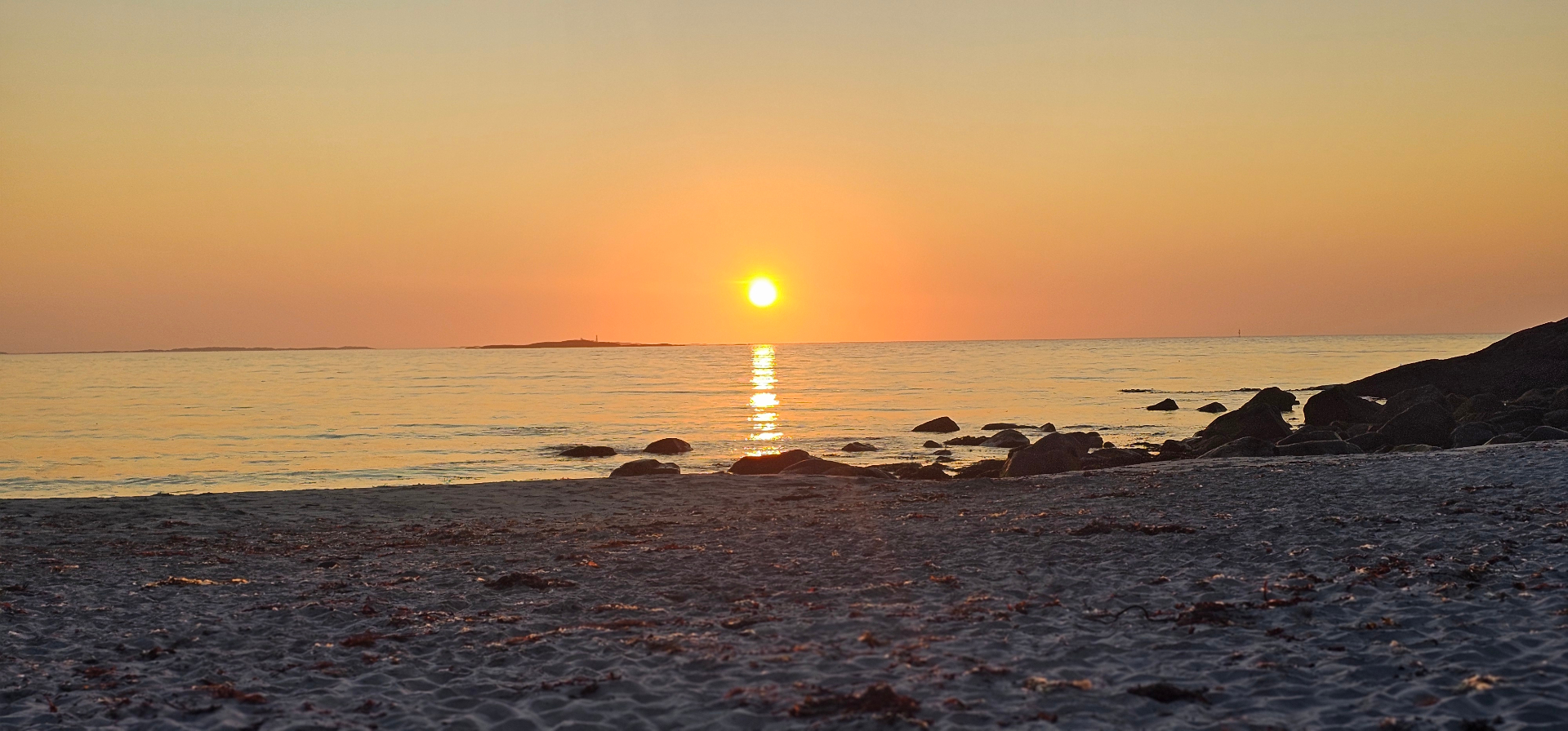 Solnedgang over havet ved Flø