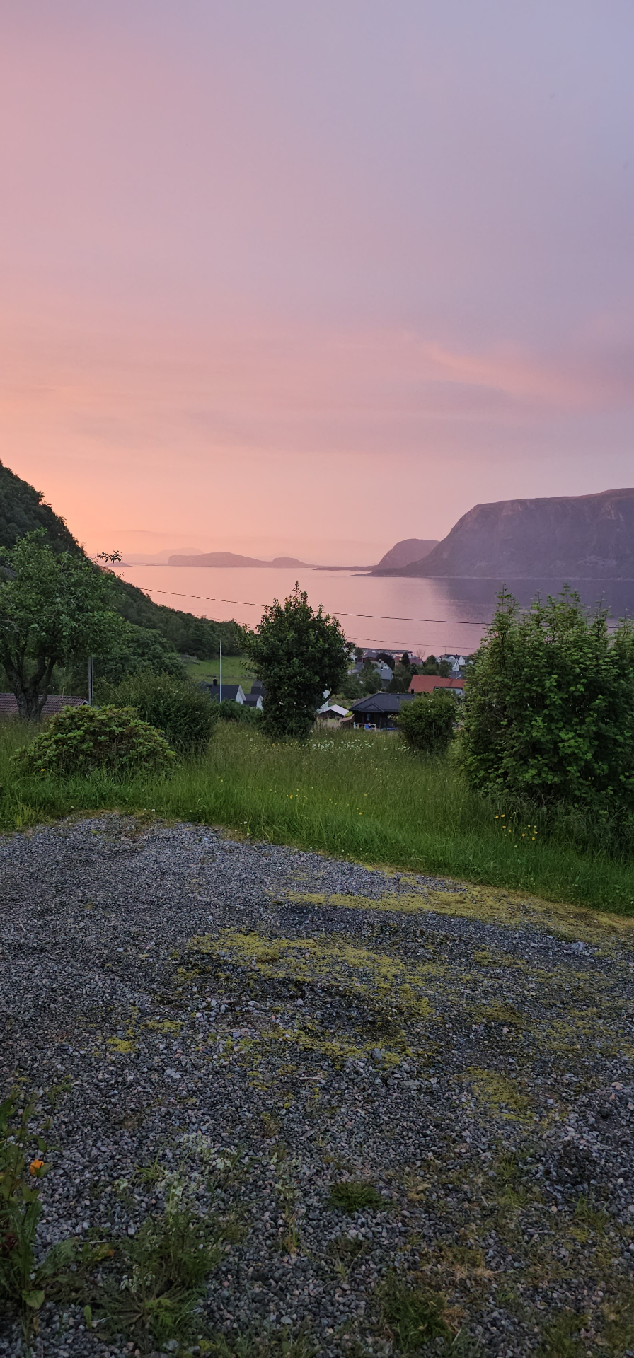 Solnedgang over fjorden sett frå Leitehuset